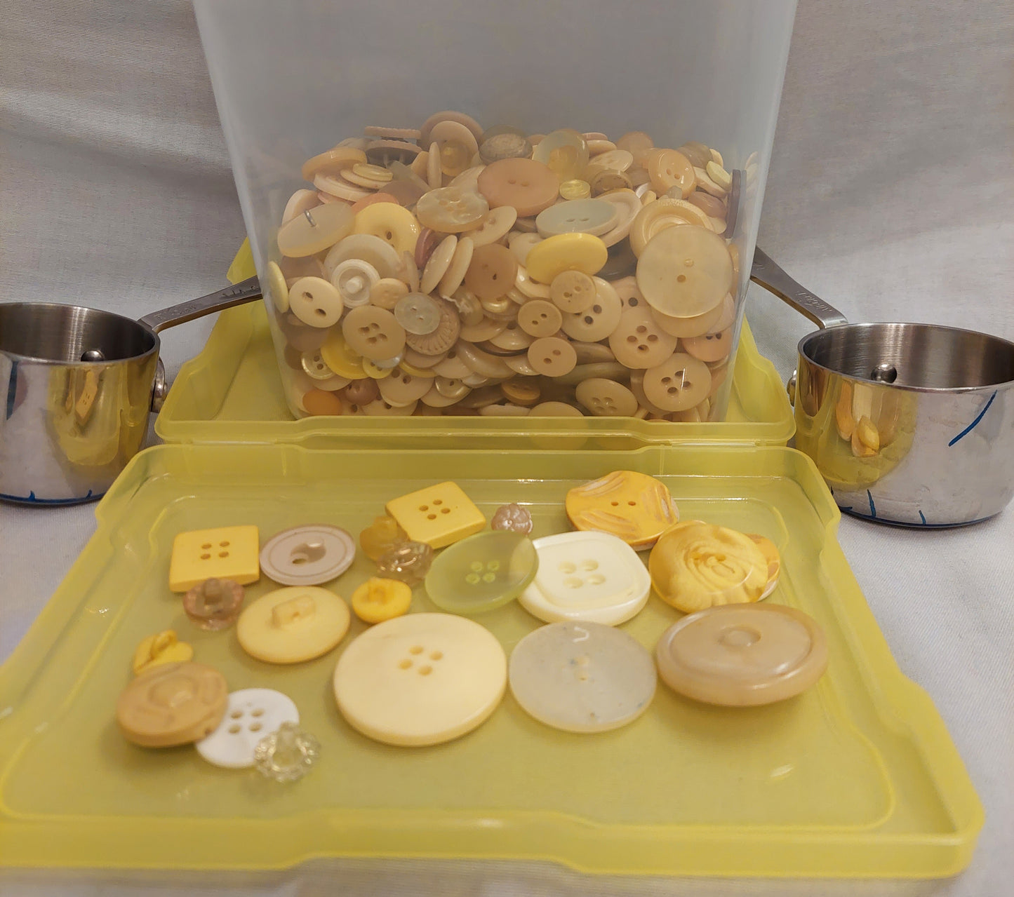 Special Color-Specific: Yellow! Includes Uncommon/ Unique buttons.