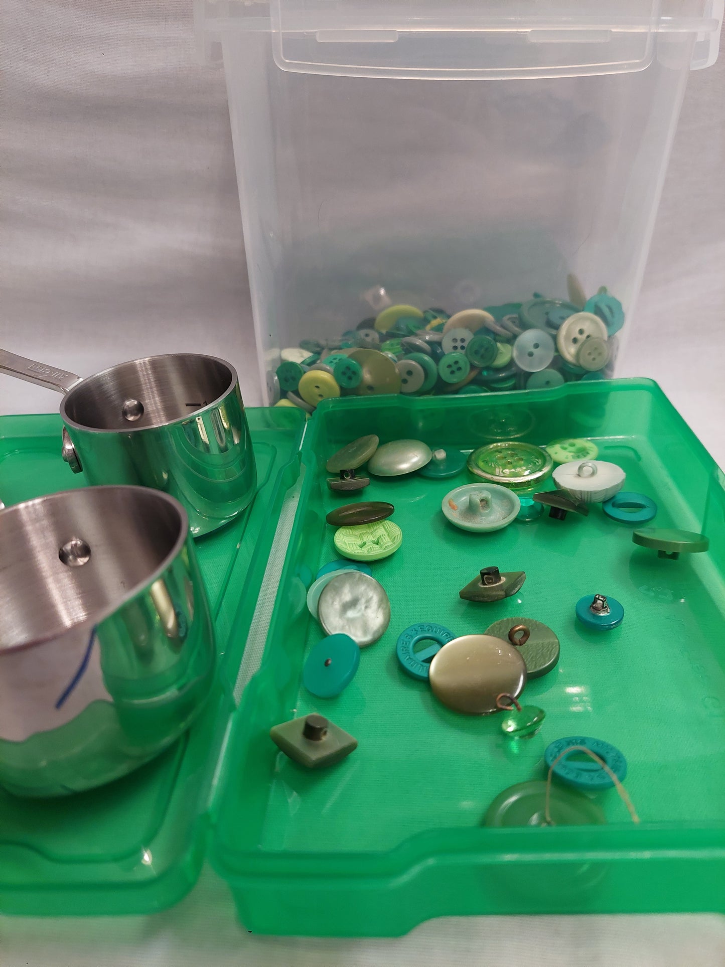 Special single-color: light green! Includes Uncommon/ Unique Buttons.