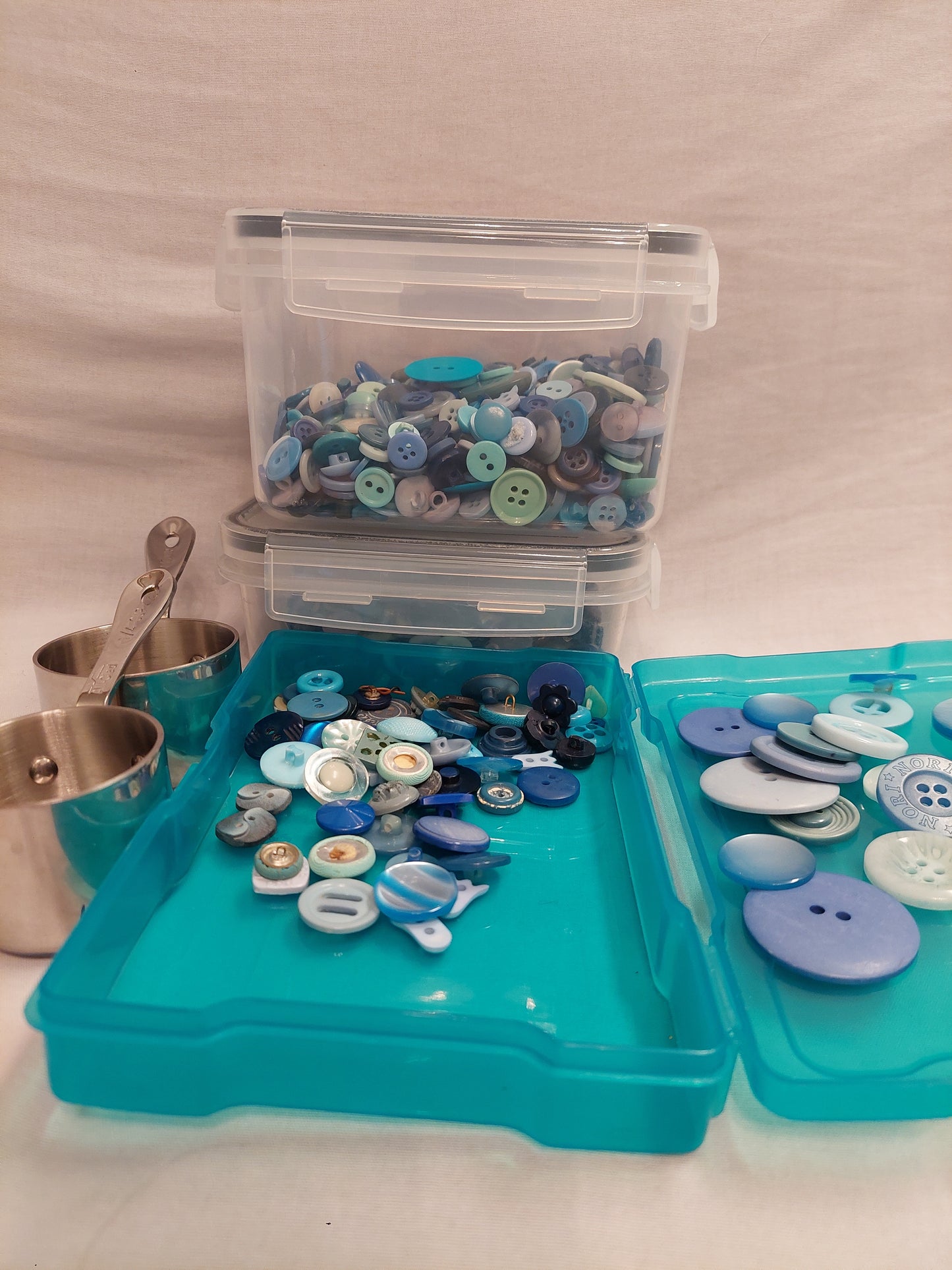 Special Single- color: Light Blue! Includes Uncommon/ Unique buttons.
